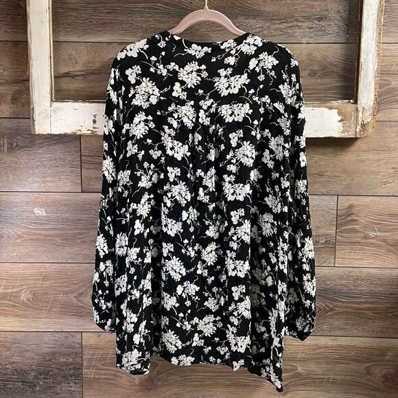 LANE BRYANT Ladies Floral Rayon 3/4 Sleeve Flowy Blouse Size 22/24 Black White - Picture 4 of 12